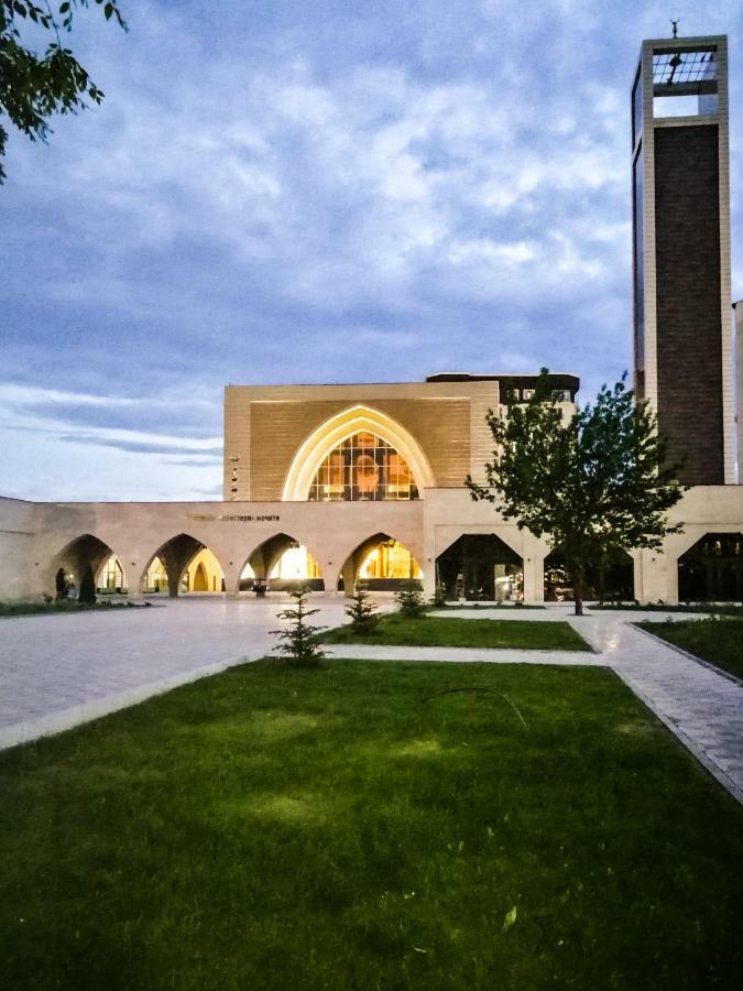 Salut Hotel Bishkek Exterior foto