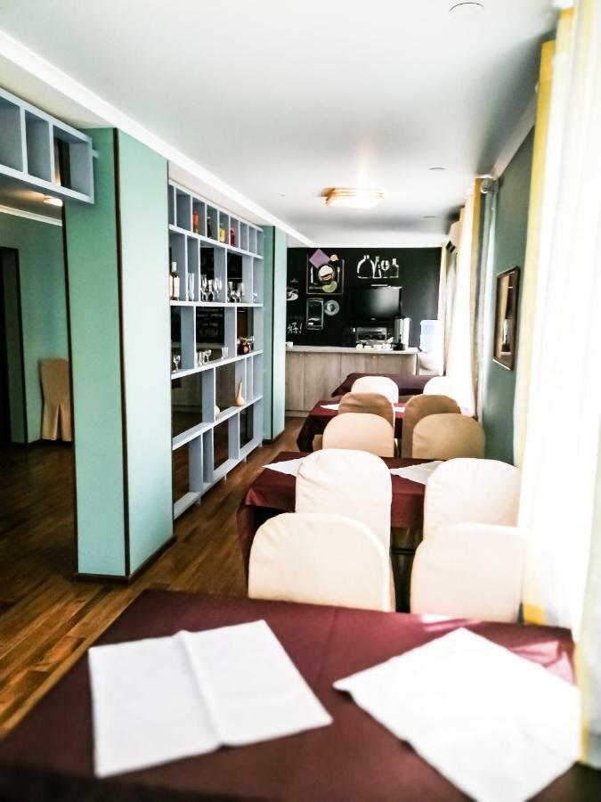 Salut Hotel Bishkek Exterior foto