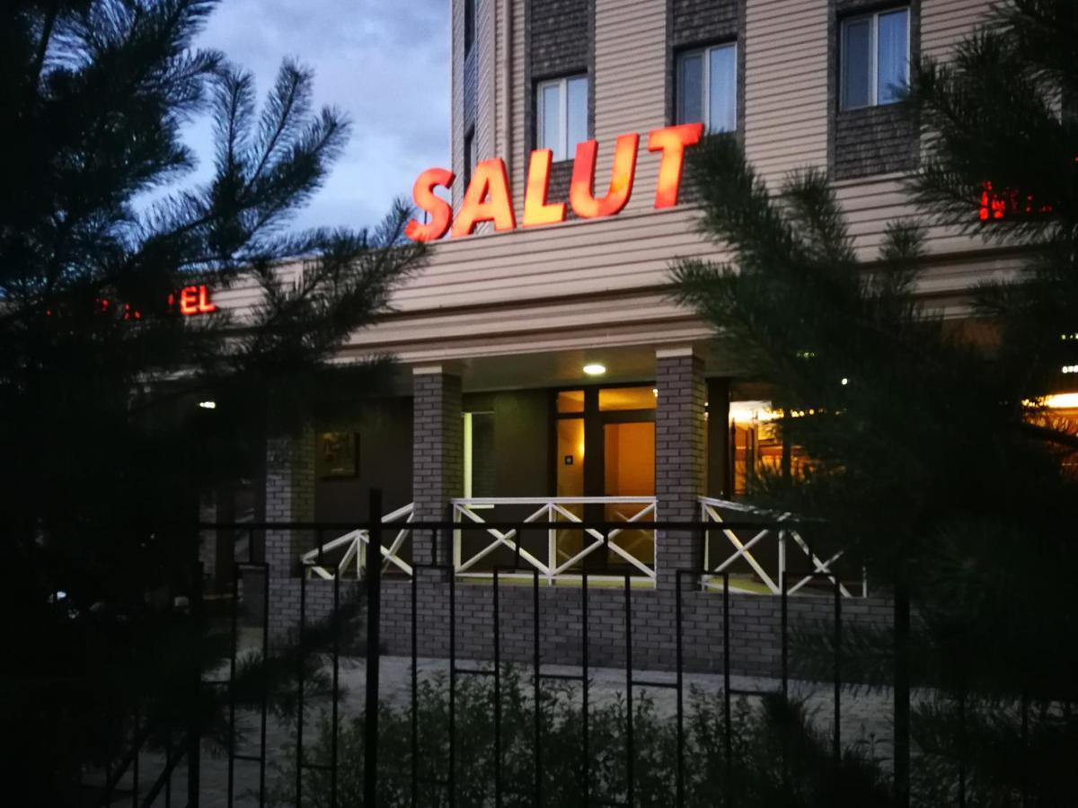 Salut Hotel Bishkek Exterior foto