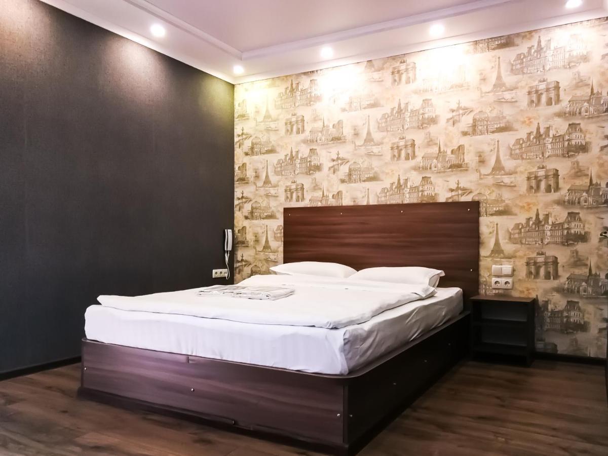 Salut Hotel Bishkek Exterior foto